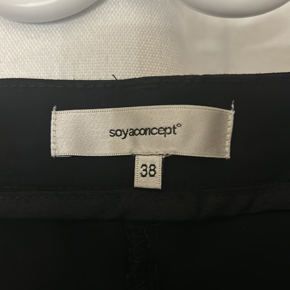 Dress pants - Picture 2 of 3